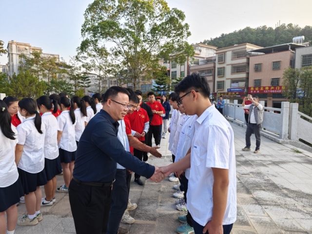 惠州市理工職業(yè)技術(shù)學(xué)校舉行2023年新發(fā)展團(tuán)員入團(tuán)儀式暨傳承紅色基因團(tuán)日活動(dòng)228.png