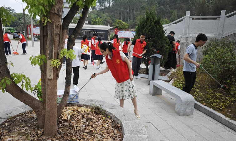 祭英烈傳紅色基因，擔(dān)使命踐行復(fù)興夢(mèng)——惠州理工學(xué)校開展清明祭英烈活動(dòng)458.png